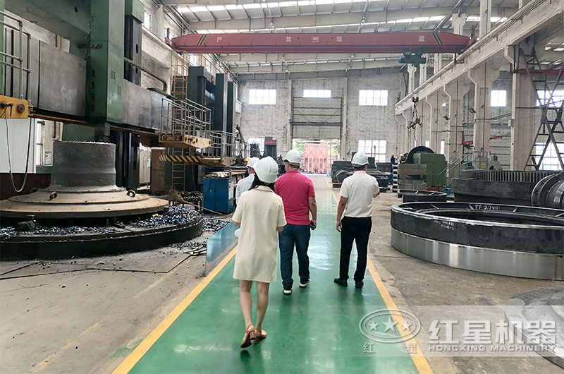 球磨機(jī)生產(chǎn)車(chē)間 球磨機(jī)生產(chǎn)車(chē)間