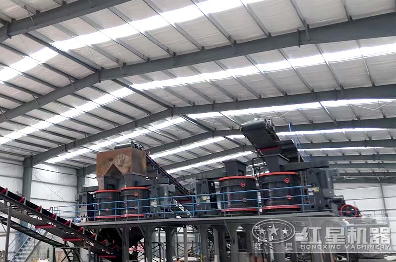 立式復(fù)合破碎制砂機(jī)現(xiàn)場 立式復(fù)合破碎制砂機(jī)現(xiàn)場