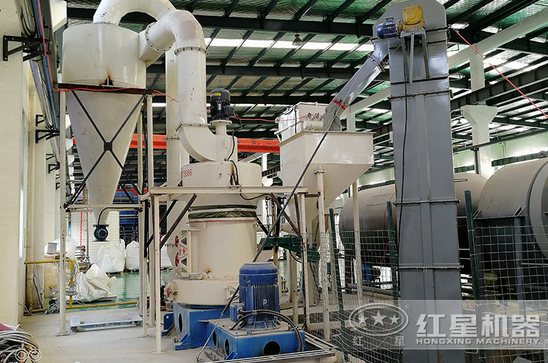 超細(xì)立式磨粉機(jī)環(huán)保現(xiàn)場(chǎng) 超細(xì)立式磨粉機(jī)環(huán)保現(xiàn)場(chǎng)